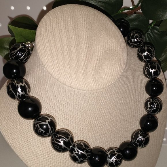 Necklace | Bracelet | Earring | Black and Silver | Chunky Beaded Necklace Set - Picture 9 of 13